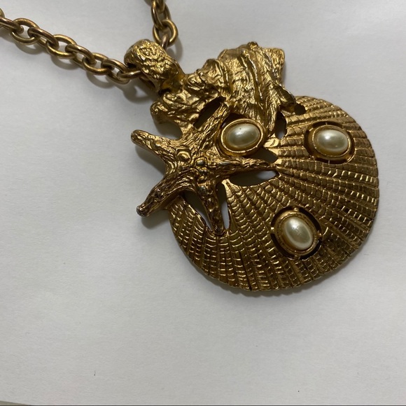 ๐2 for $25-Vintage Gold Tone Sea Shell Necklace - Picture 9 of 9